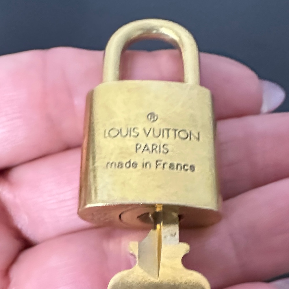 💯% Authentic Louis Vuitton Luxurious Gold Padlock and Key #319. EUC - Picture 3 of 8